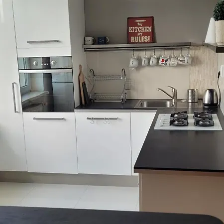 Perfect Modern 5 Minutes From Center *