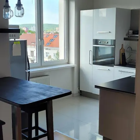 Perfect Modern 5 Minutes From Center *