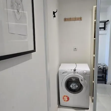 Perfect Modern 5 Minutes From Center *